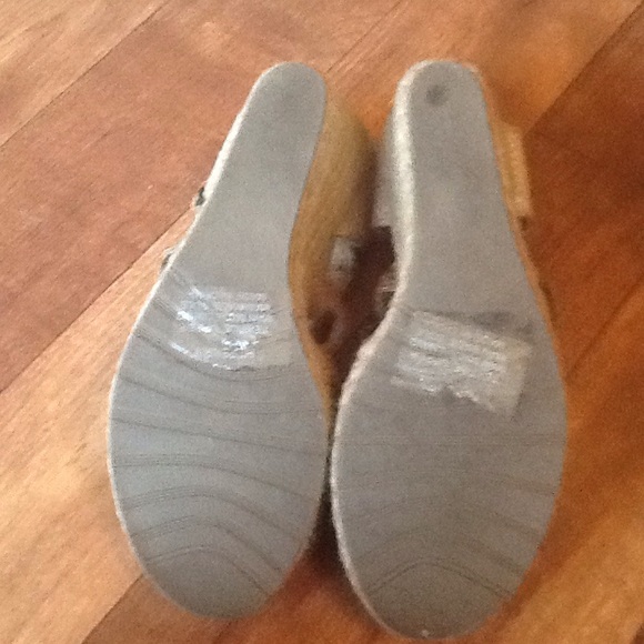 Shoes - Picture 3 of 4